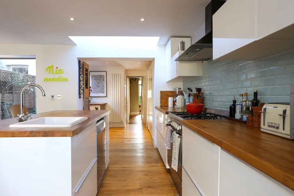 2 Bedroom House with Garden - Sleeps 6