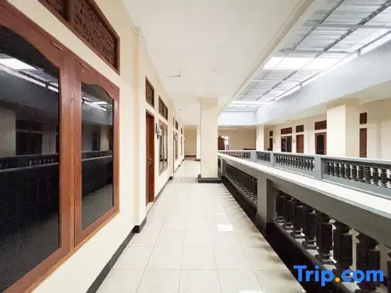 Urbanview Noja Guest House near Living World Denpasar
