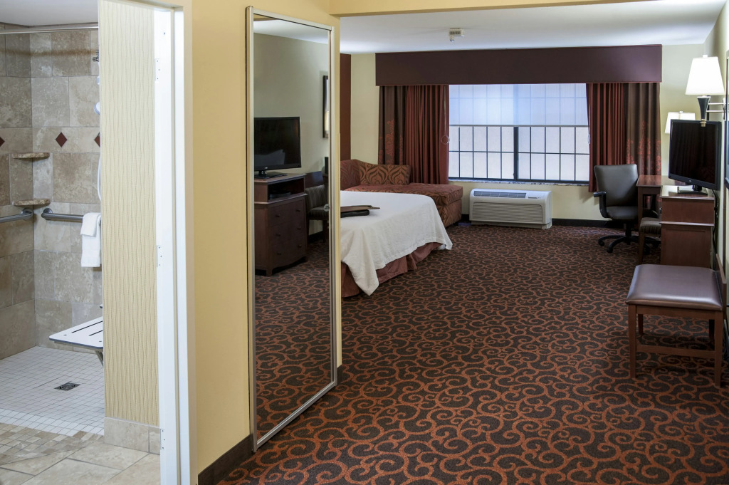 Hampton Inn & Suites Watertown