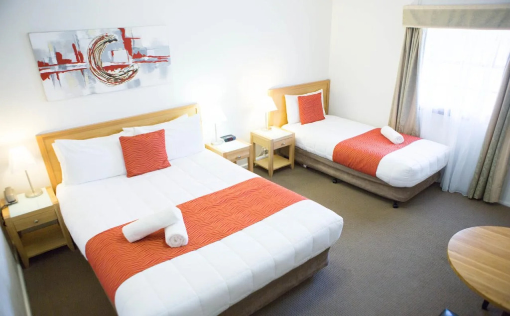 Colonial Lodge Motor Inn