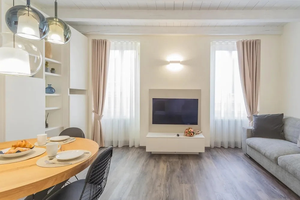 Modern & Stylish Apartment in Como City by Rent all Como