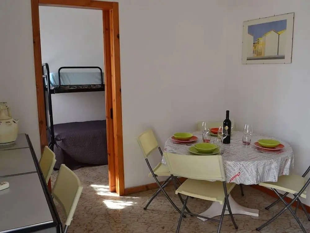 Apartment Near The Beach With Air Conditioning Pets Allowed