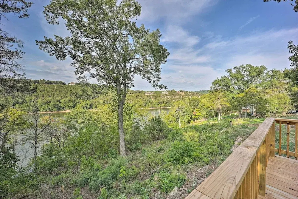 Private Eureka Springs Retreat w/ Hot Tub!