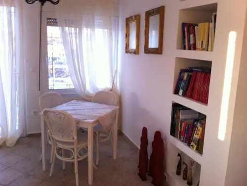 Family Apartment Ammoudi with shared mini-pool