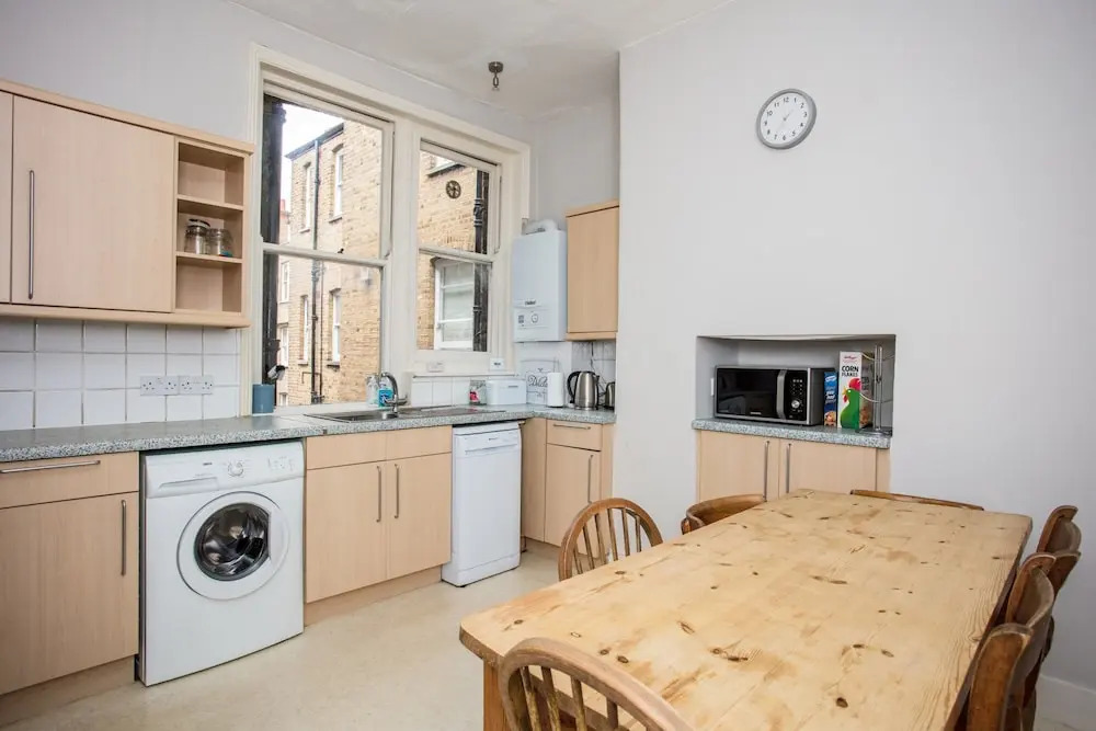 3 Bedroom Apartment by Battersea Park