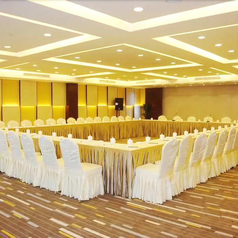 Champs Elysees Hotel (Haining Leather City Store)