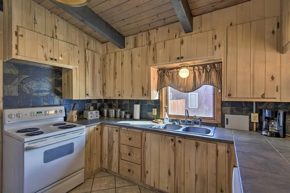 Cabin by Rio Grande - 19 Mi to Wolf Creek!