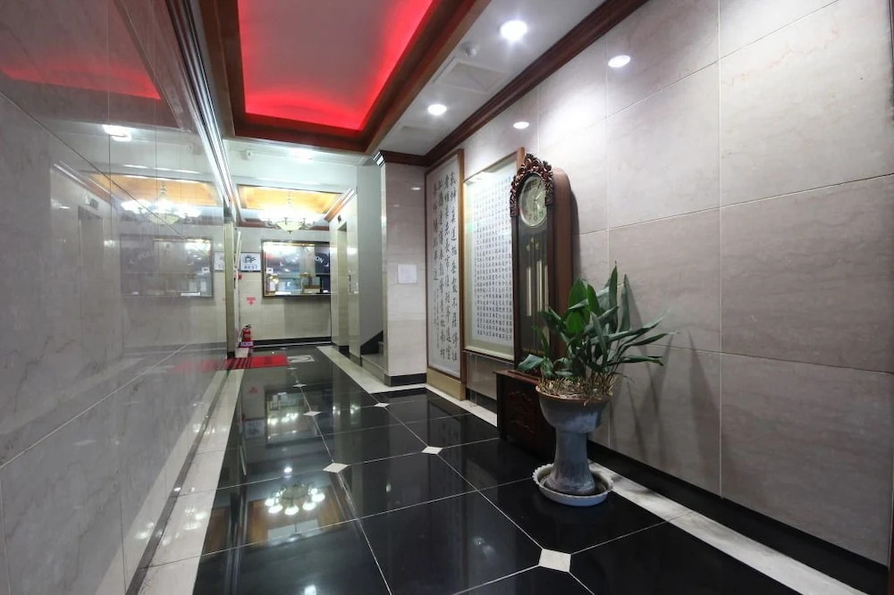 Utopia Hotel
