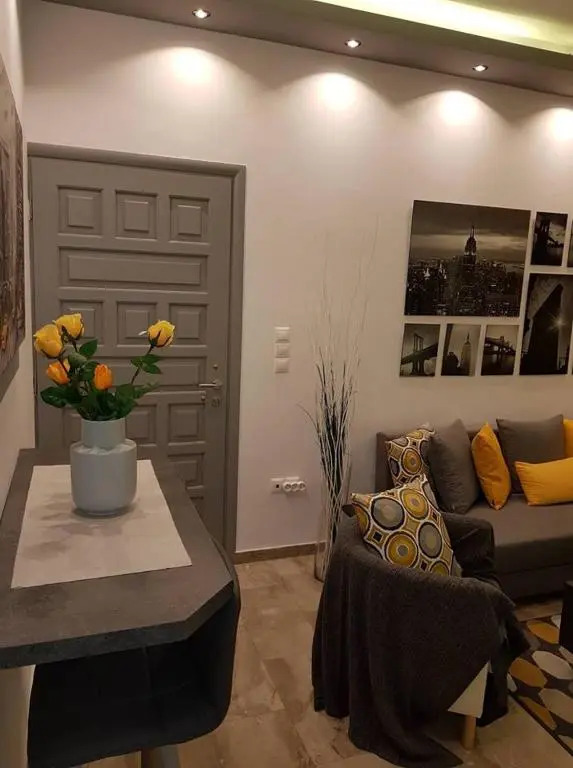 'Golden Aurora' Apartment With Elegant Style