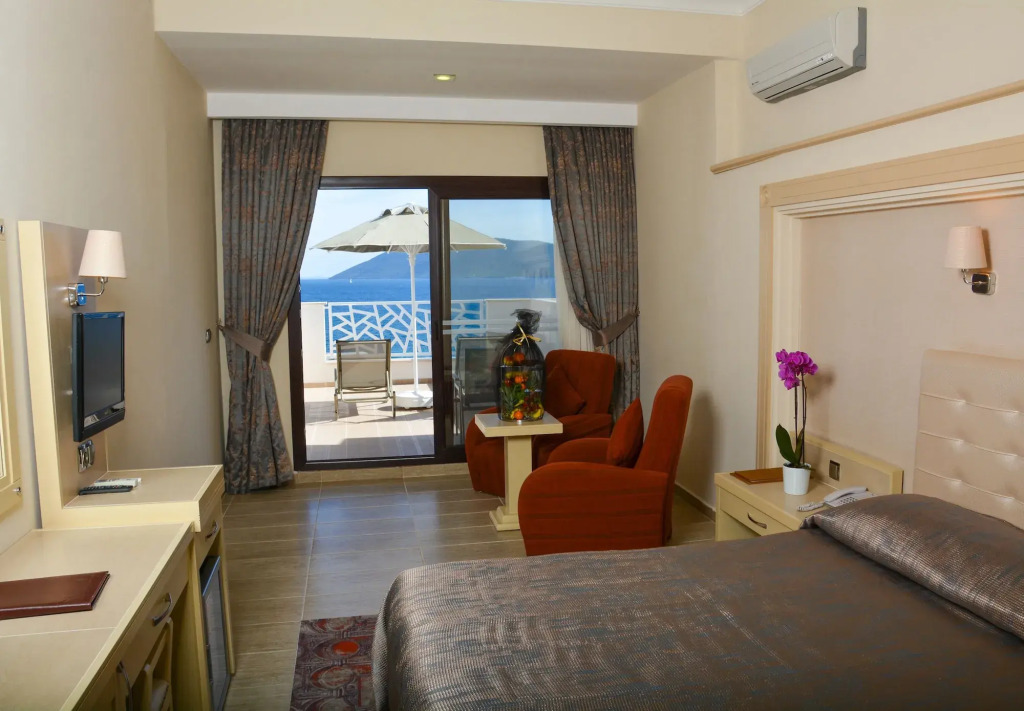 Azka Hotel