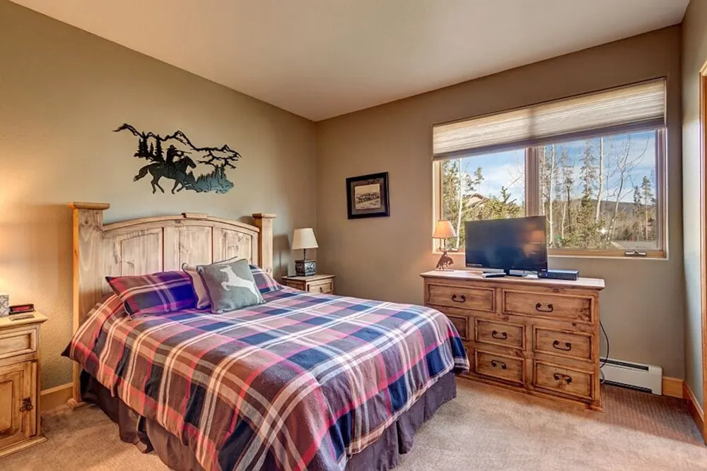 Western Lodge Style Home in Frisco by RedAwning