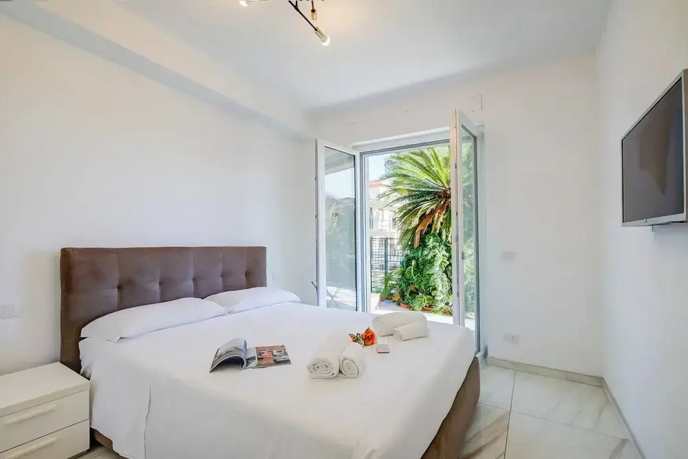 Beachy Vibes- 900m From the Beach