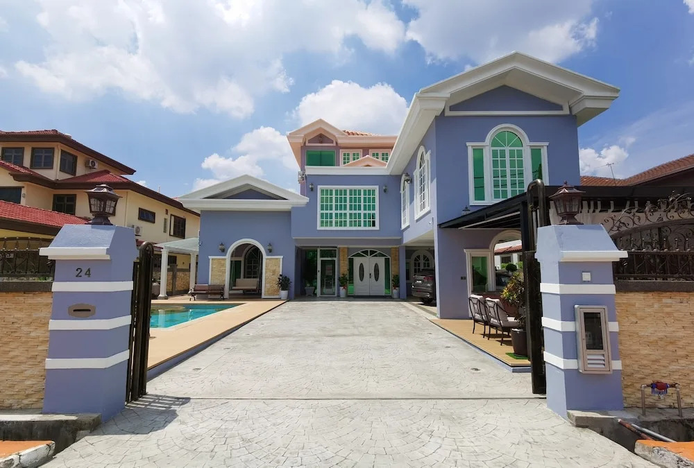 Mochi Pool Villa Co-Living