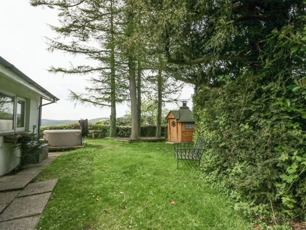Lake Lodge