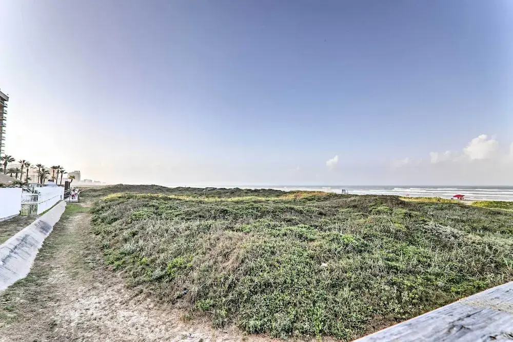 Steps to Beach: Beach Haven w/ Shared Amenities