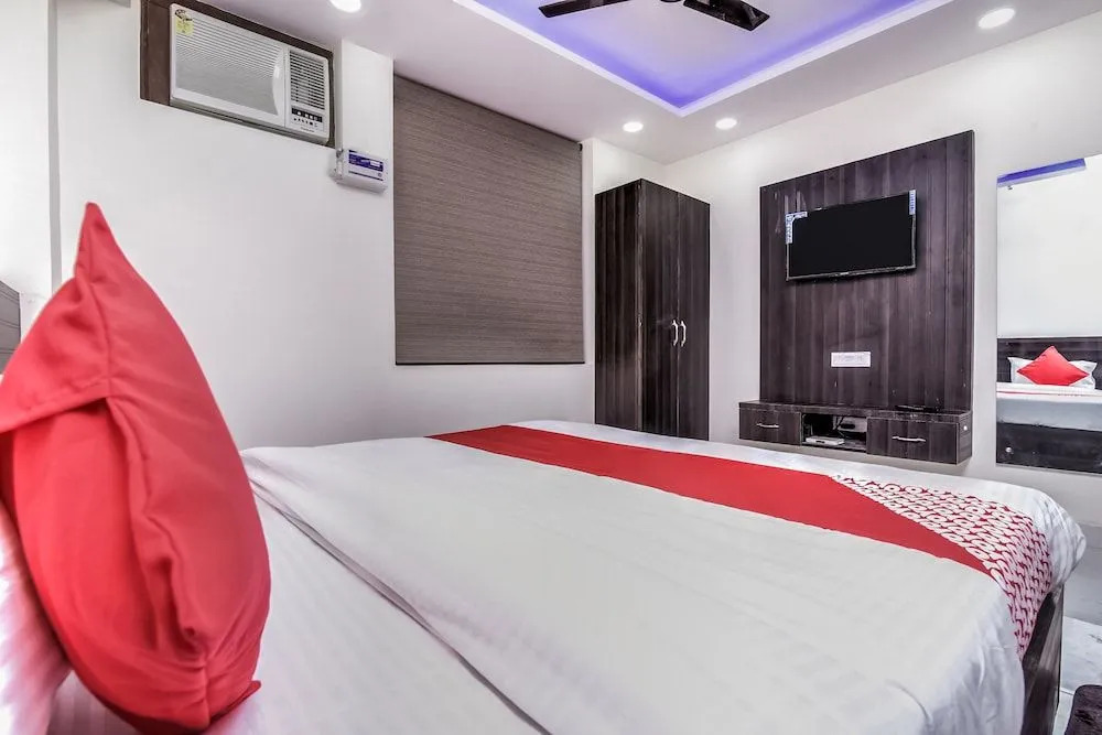 OYO 24236 Q Hotel