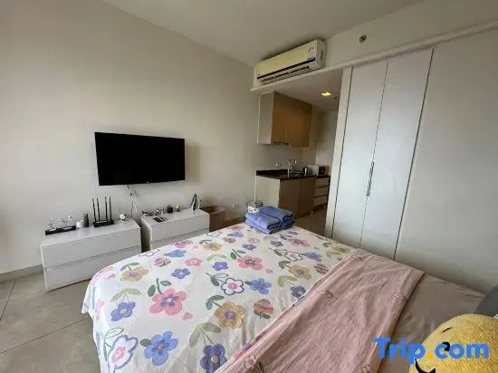 Studio with kitchen on the 42nd floor near walking street with panoramic view and side sea view