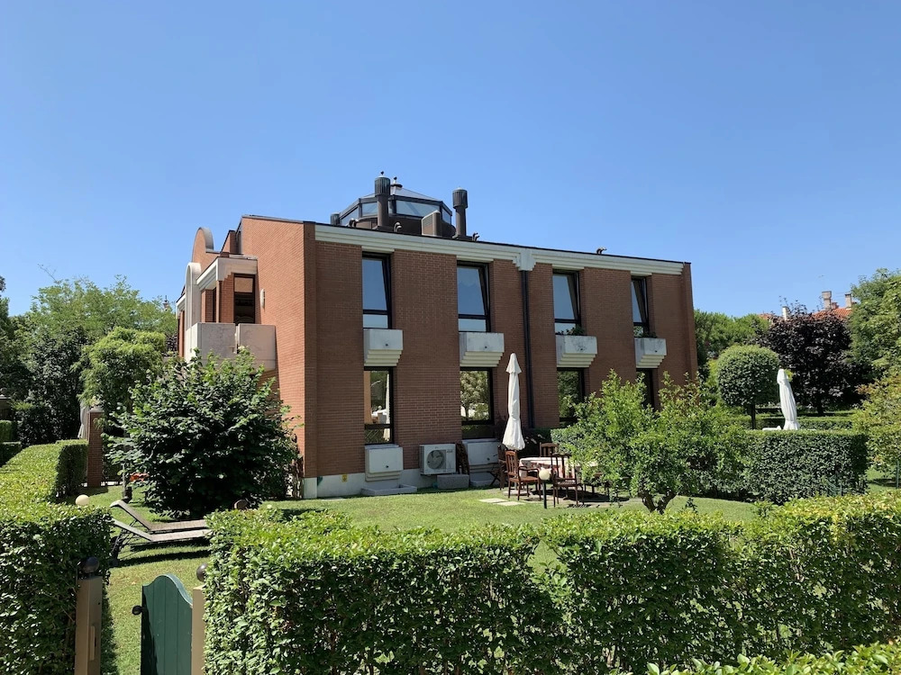 Villa Laguna Apartments