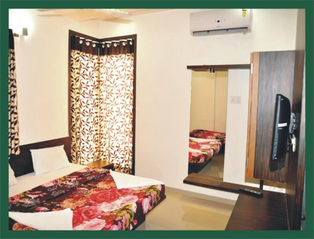 Hotel Shradha Saburi Palace