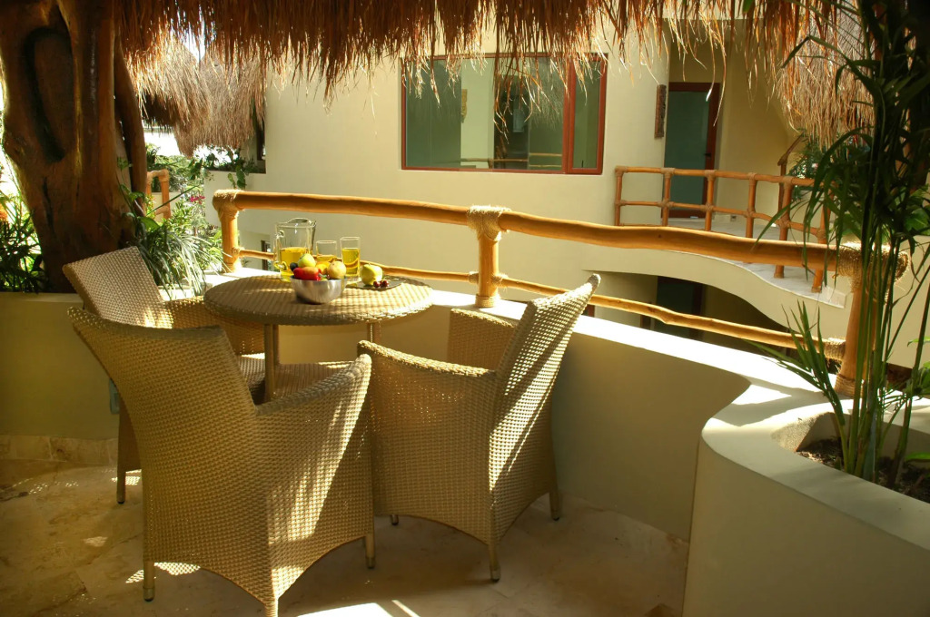 Maya Villa Condo Hotel and Beachclub