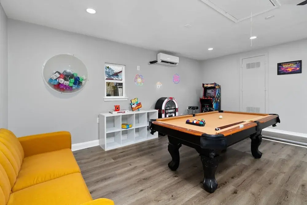 70s House Fun 6 Bedroom Pool Game Room