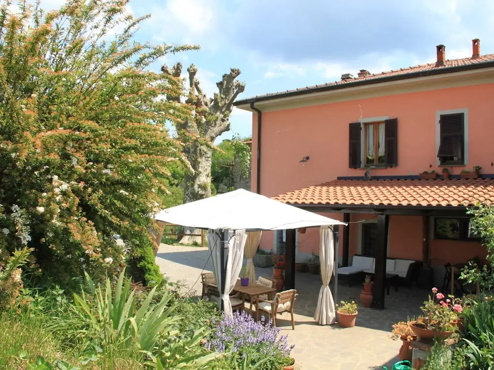 Holiday home in Canossa with Swimming Pool, Garden, Barbecue