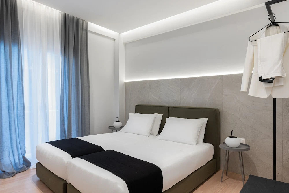 Acropolis White Key Residence