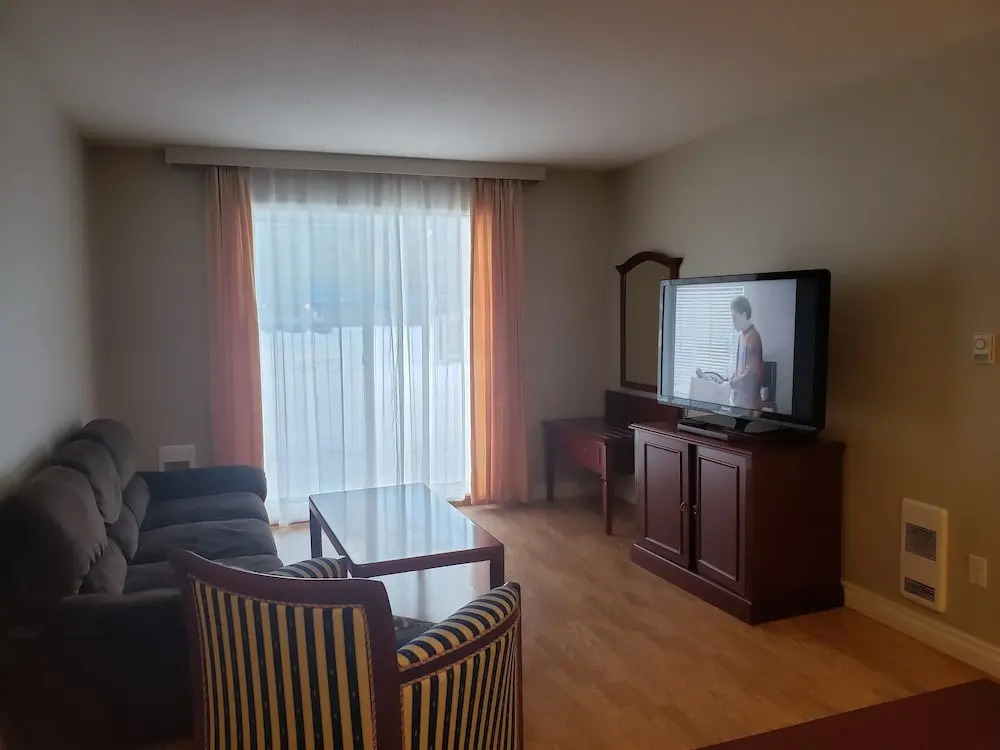Tr Hotel And Suites