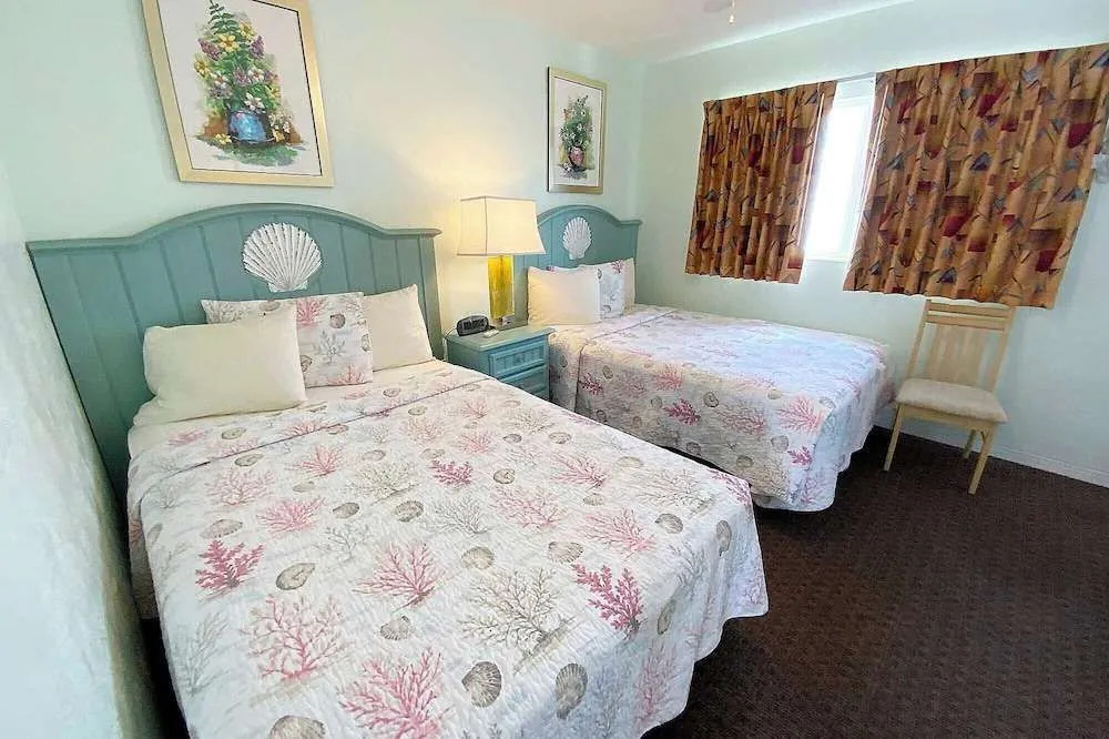 Carlton House Motel and Suites
