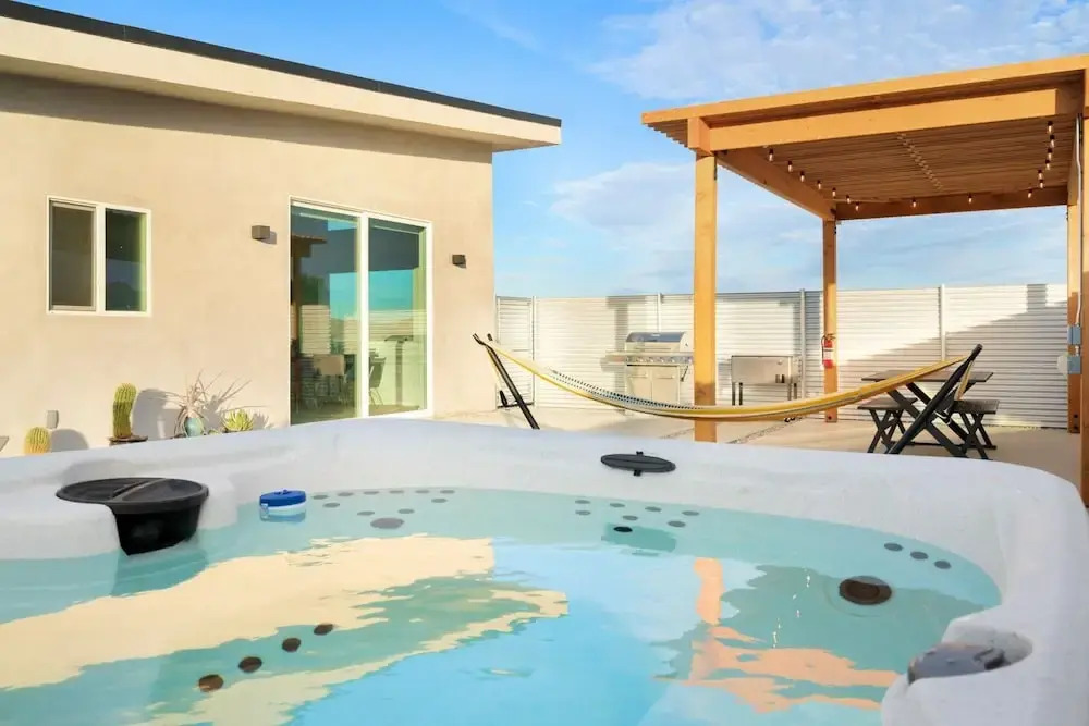 Sun Oro Joshua Tree - Hot Tub, Bbq, Fire Pit & Gameroom 2 Bedroom Home by RedAwning