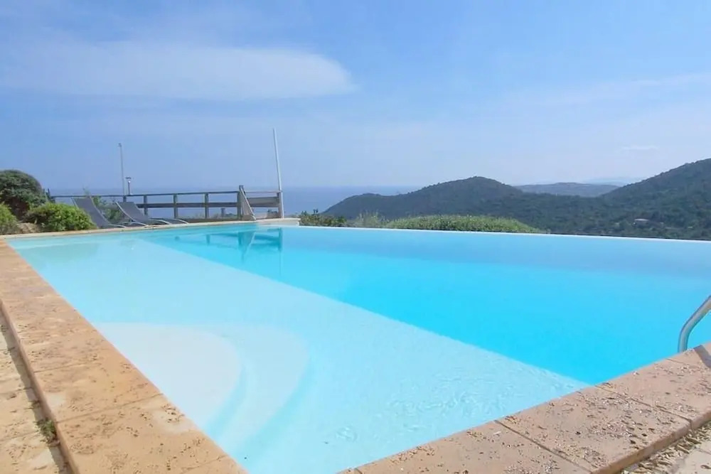 Carole F2-pool-sea View-3