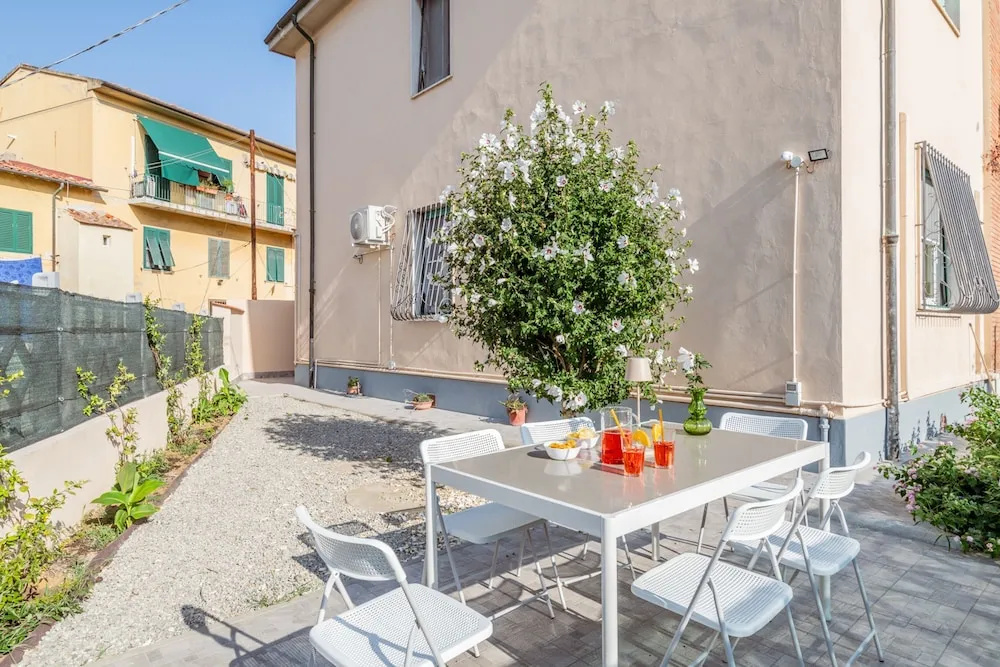 Tulipan in Livorno with 3 bedrooms and 2 bathrooms