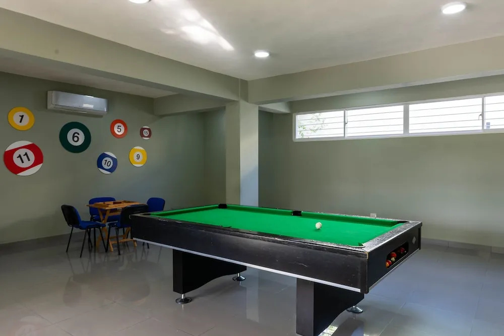 Modern Apt With free parking and AC 3brs