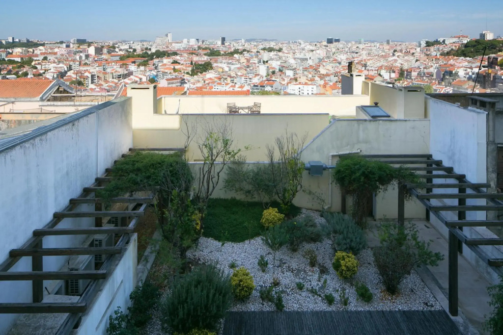 Stylish and Beautiful Apartment with Parking 24 by Lisbonne Collection
