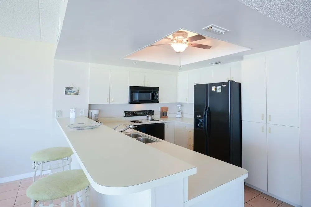 OC201 - Ocean Condo by RedAwning