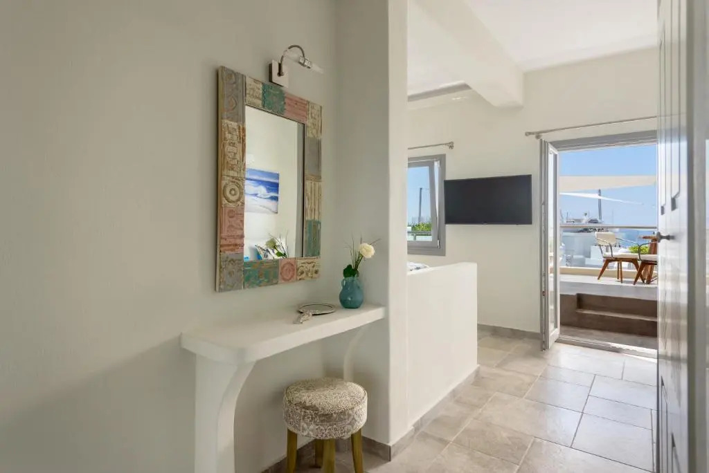 Enalion White Suites Oia