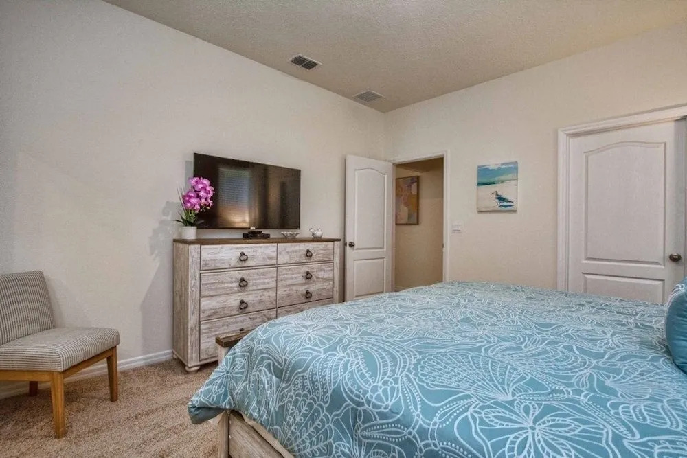 Brand New, Modern Decor, Pool& Spa- 7047sr 7 Bedroom Home by RedAwning