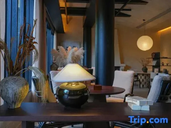 Lotus Yard Zen Hotel