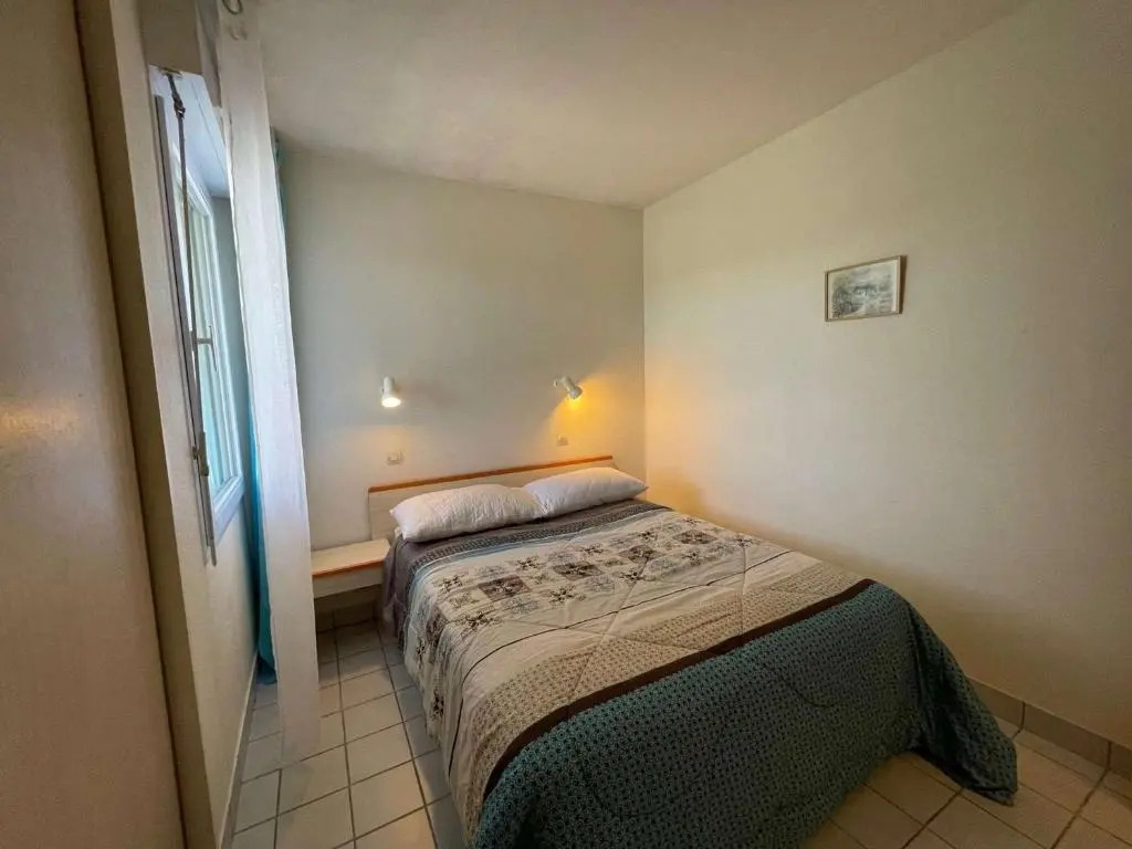 Appartement 3 pièces avec balcon, piscine et parking à proximité de la mer - 6 couchages - FR-1-224C-188