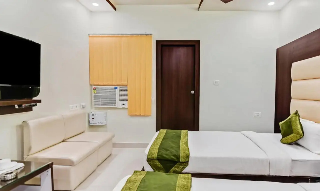 Treebo Resto- Near Lucknow Railway Station