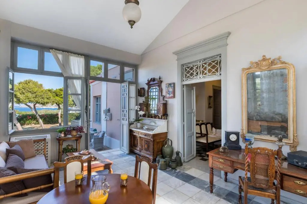 DellaGracia Mansion in Poseidonia Syros