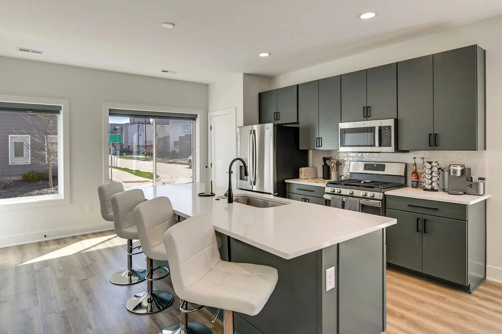 Rooftop Oasis: Downtown Des Moines Townhome