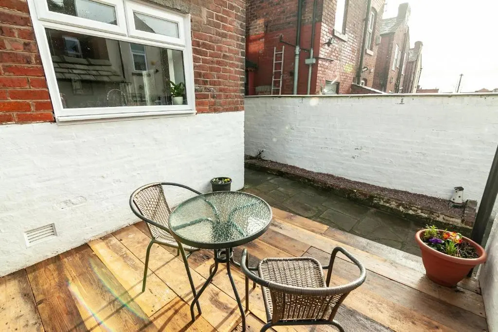 Park House - Large 3 Bedroom Victorian House, 10 Mins from Manchester