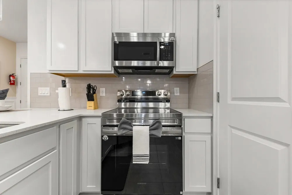 5BR 5BA Paradiso Grande - Walk to Seaworld 10507