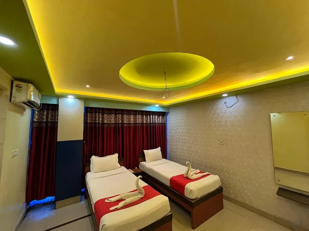 The Ritz By OYO Rooms