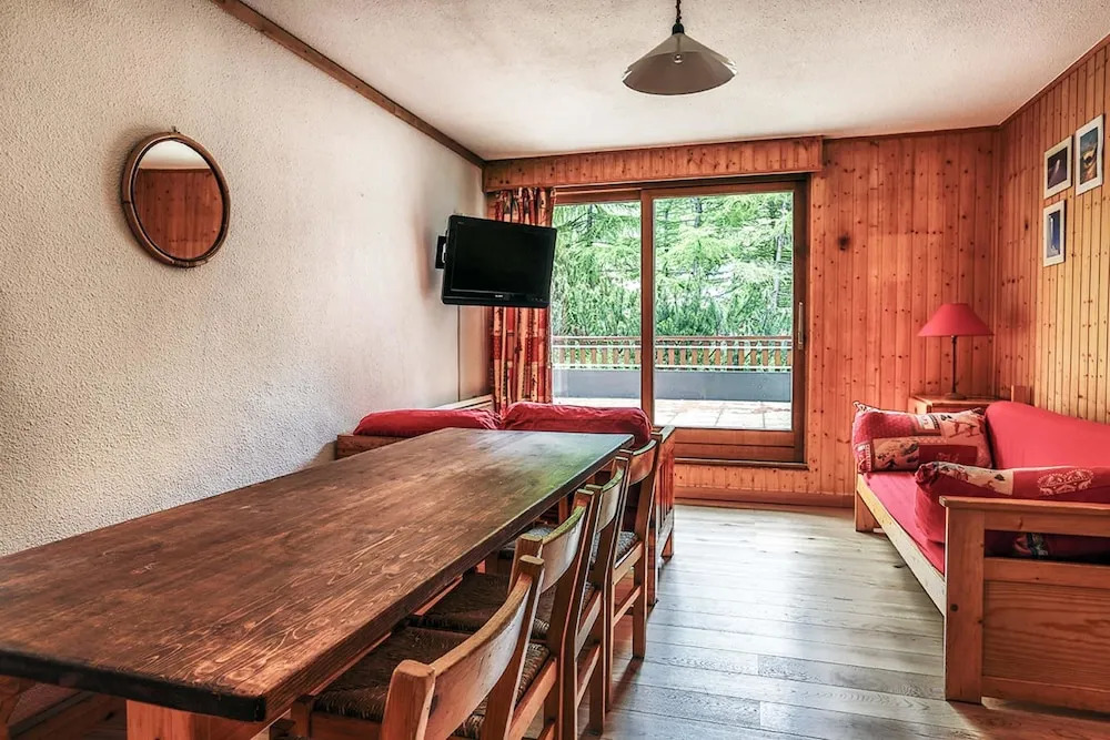 CHORE - Appartement de 80 m² dans un chalet. Centre Val d'Isère.