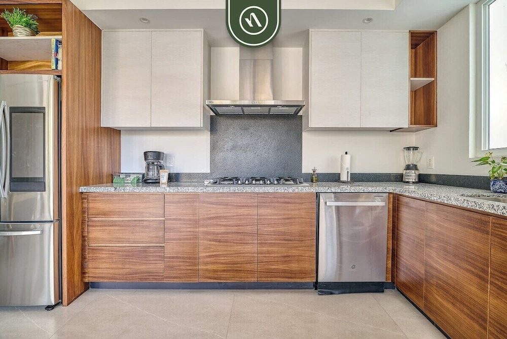Luxury 2 BR Condo Near Golf Courses and Marina