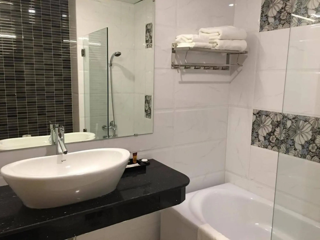Le Duy Grand Hotel