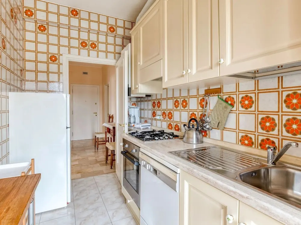 Snug Holiday Home in Salò With Balcony