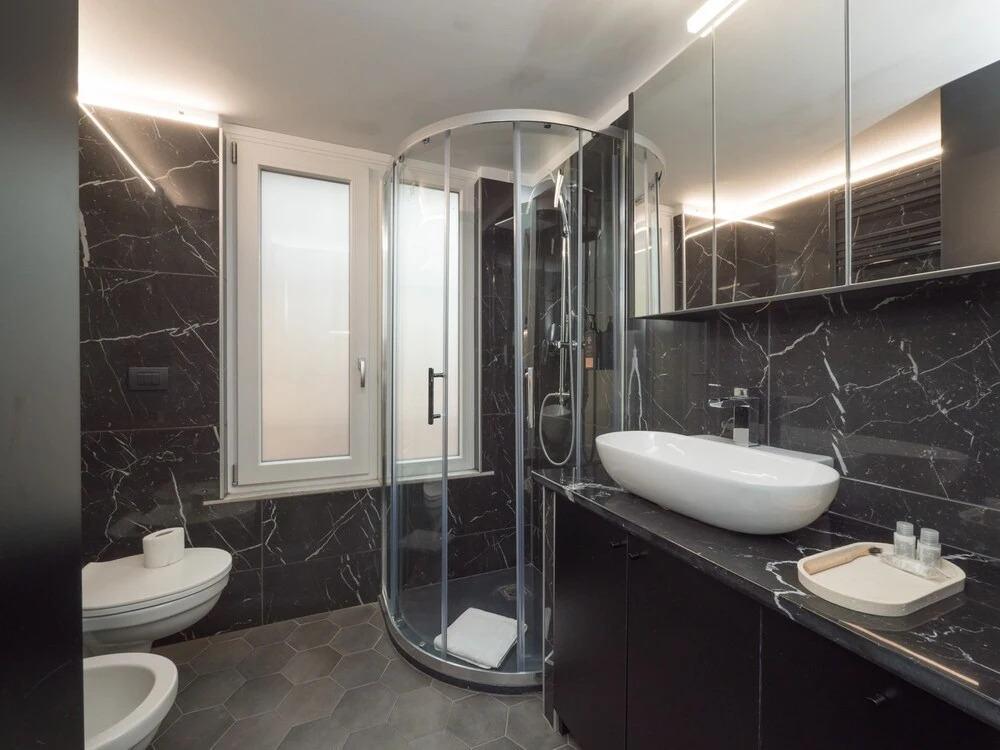Farini - Charming One-bedroom Apartment in Isola Area